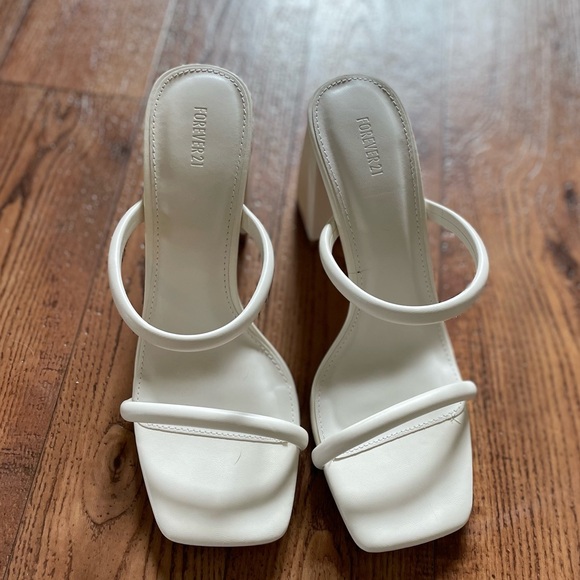NWOT Forever 21 heels - Picture 2 of 5